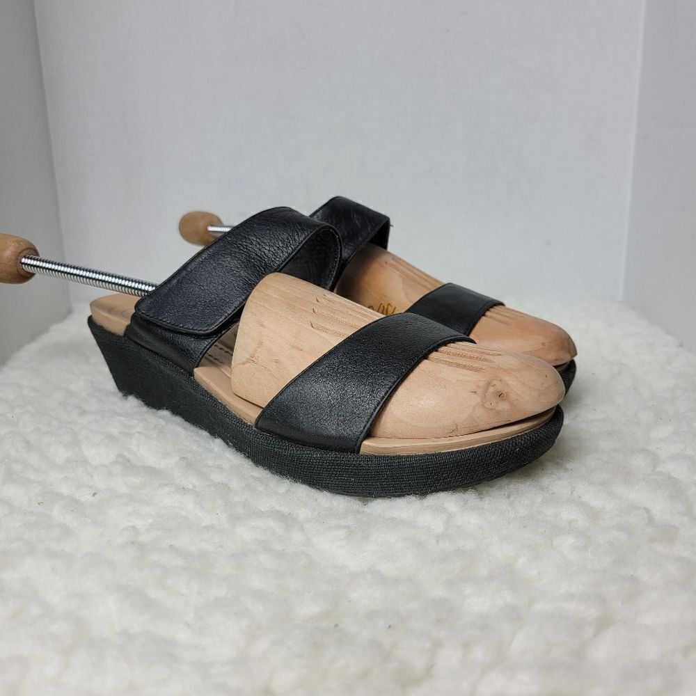 Crocs A-leigh 2 Womens Shoes  Size 10 Strap Leather Mini Wedge Black Sandals
